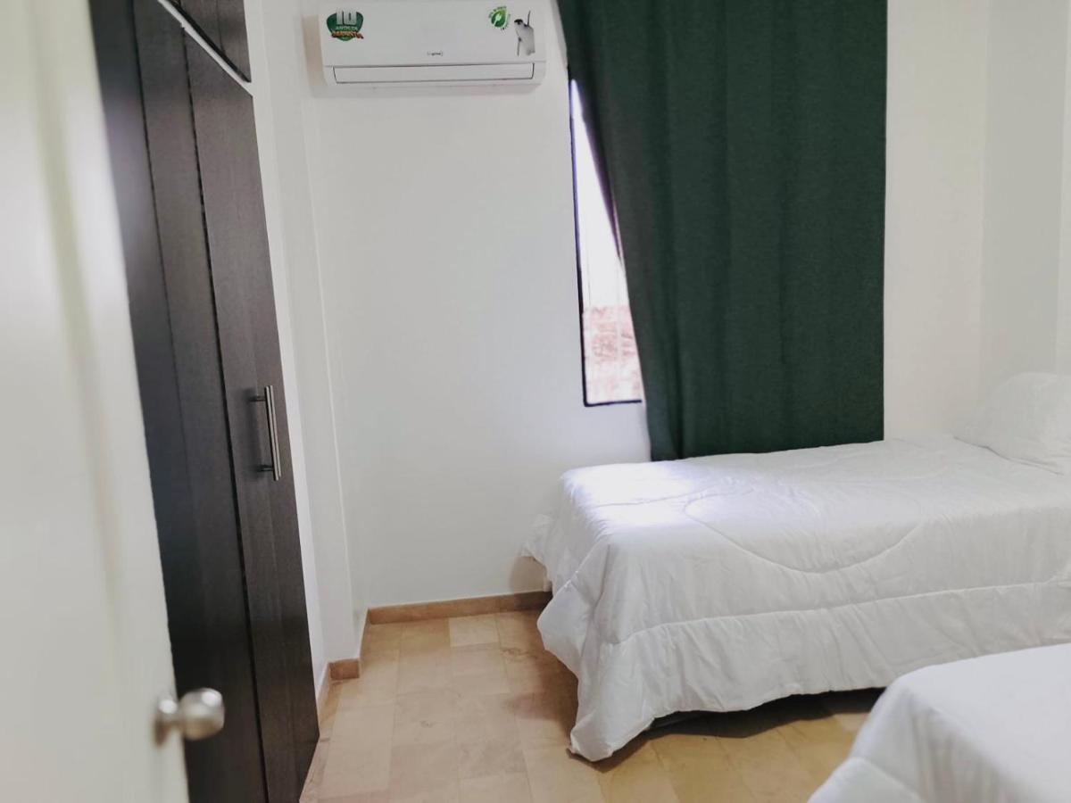Large 2-Bedroom Apartment, Close To The American Consulate グアヤキル エクステリア 写真